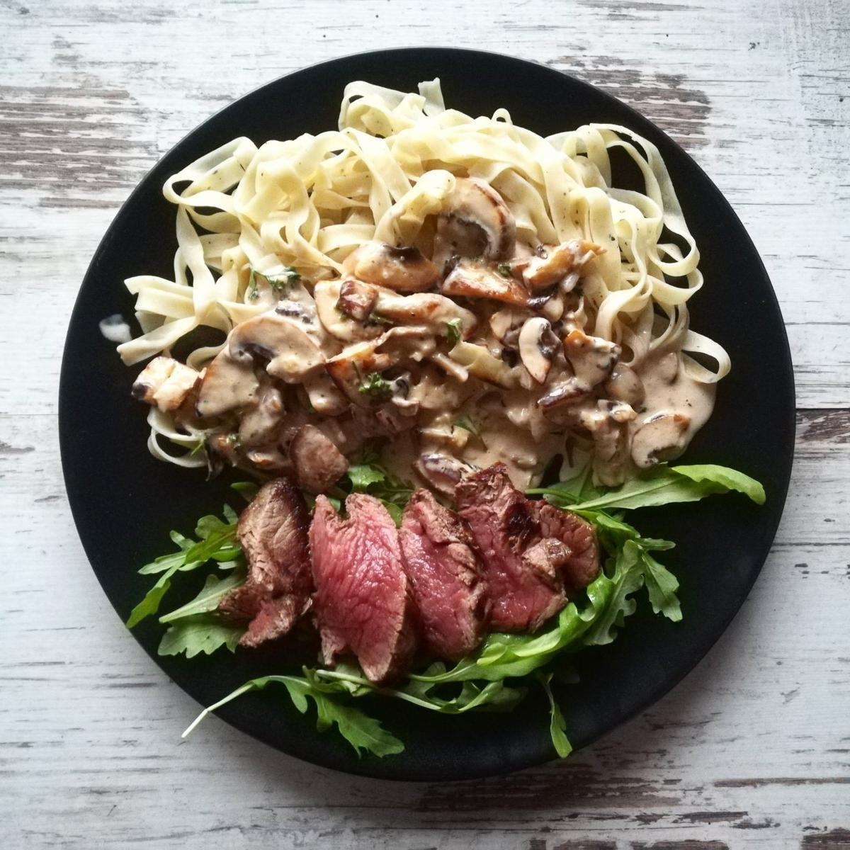 Rezeptbild: Herrliches Rinderfilet trifft auf Tagliatelle in Sahne-Champignonsauce