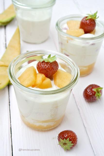 Rezeptbild: Erdbeer-Honigmelonen-Quark Dessert