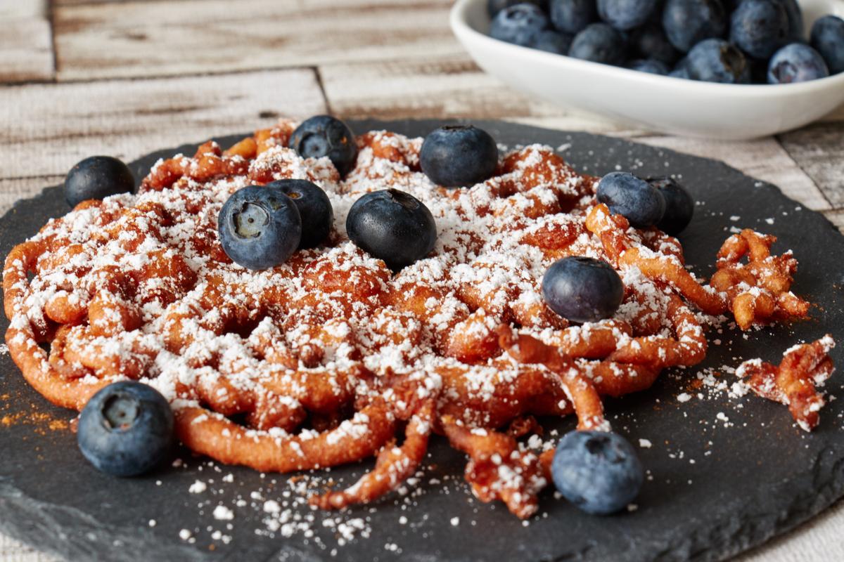 Rezeptbild: Die süße Versuchung, Funnel Cake mit Blaubeeren  