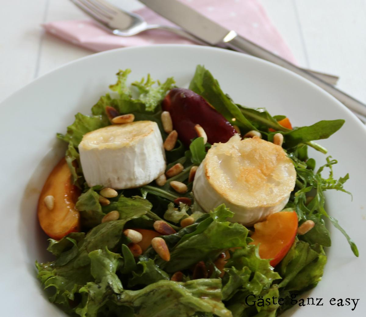 Rezeptbild: Salat mit Nektarinen und gebratenem Ziegenkäse