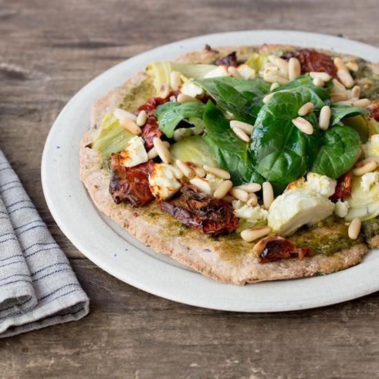 Rezeptbild: Fladenbrot-Pizza mit Ziegenkäse und Pesto