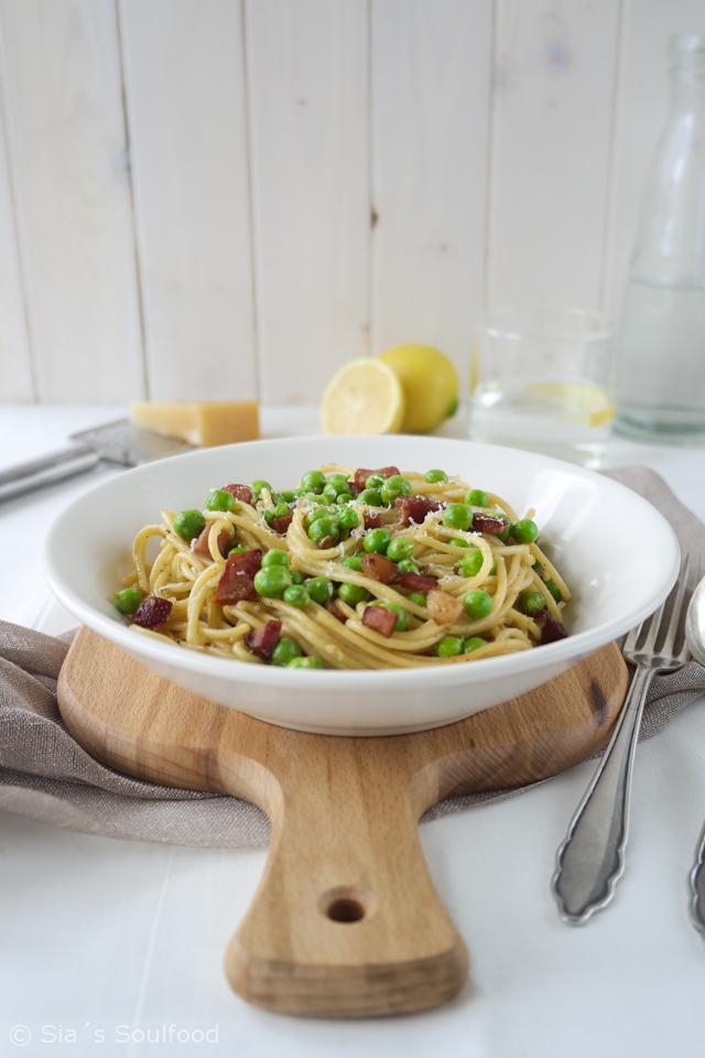 Rezeptbild: Spaghetti mit Zitronen-Carbonara und Erbsen