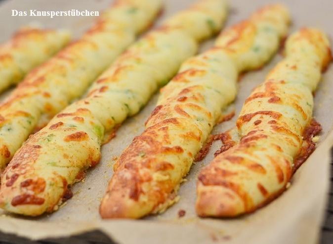 Rezeptbild: Käsig-würzige Grillbeilage – Breadsticks