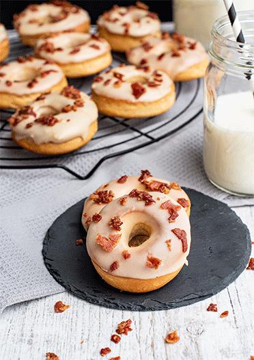 Rezeptbild: Maple Bacon Doughnuts aus dem Backofen