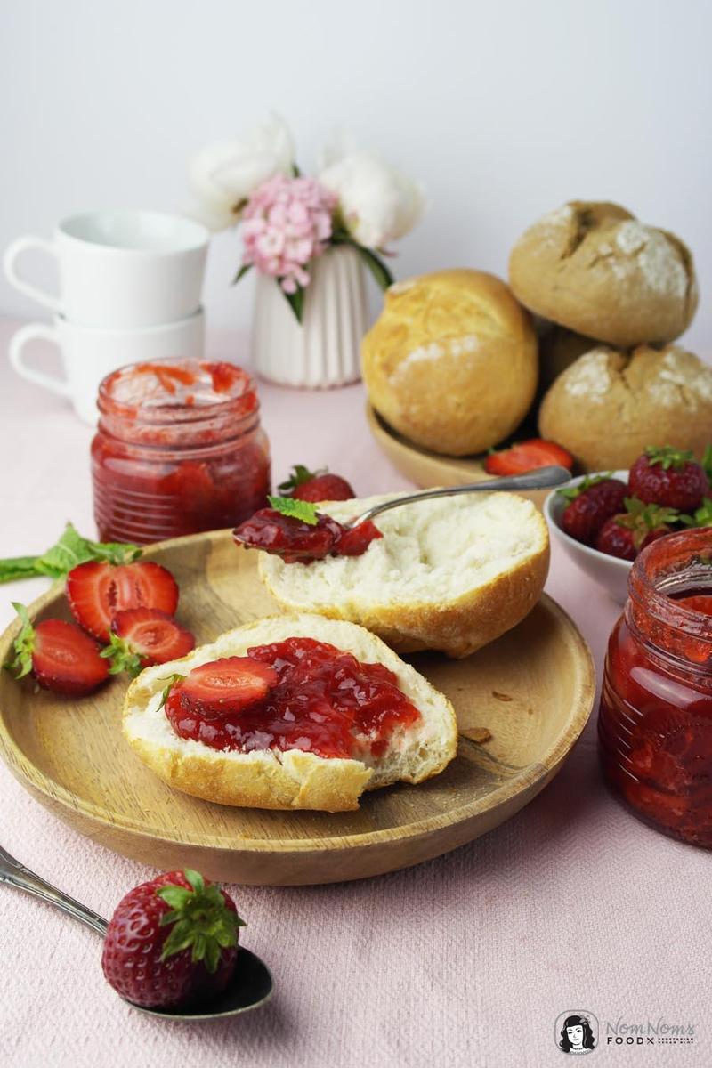 Rezeptbild: Erdbeer-Minze-Marmelade und Erdbeer-Holunderblüten-Marmelade