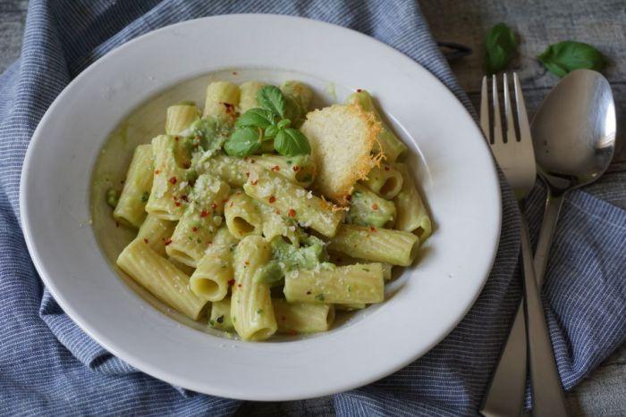 Rezeptbild: Avocadonudeln mit Parmesantaler