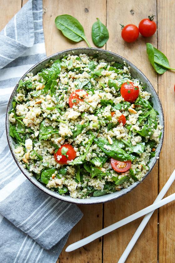 Rezeptbild: Quinoa-Salat mit Spinat und Kräutern