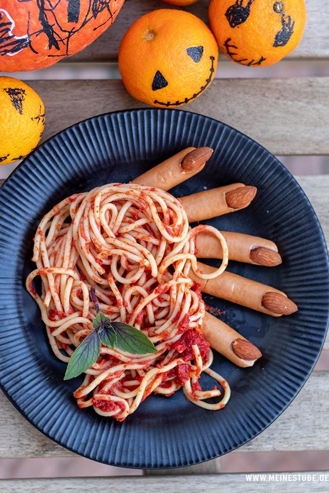 Rezeptbild: Halloween-Finger mit Spaghetti in Tomatensoße