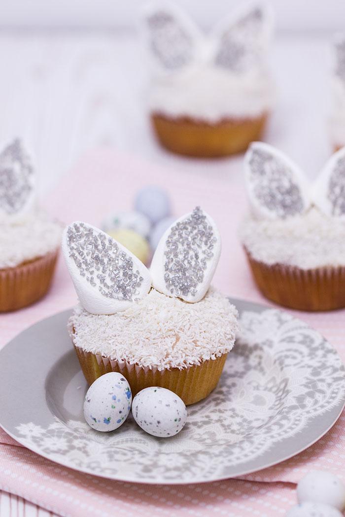 Rezeptbild: Osterhasen-Cupcakes mit Vanillefüllung