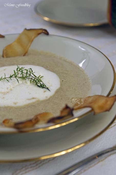 Rezeptbild: Champignoncremesuppe mit Weißwein, Kräuterseitlingen und frischem Thymian