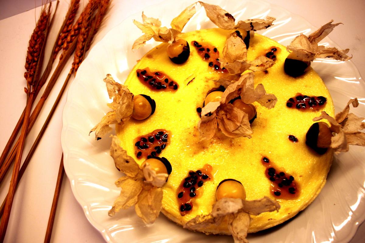 Rezeptbild: Cheesecake with Physalis and Passion Fruit Paste