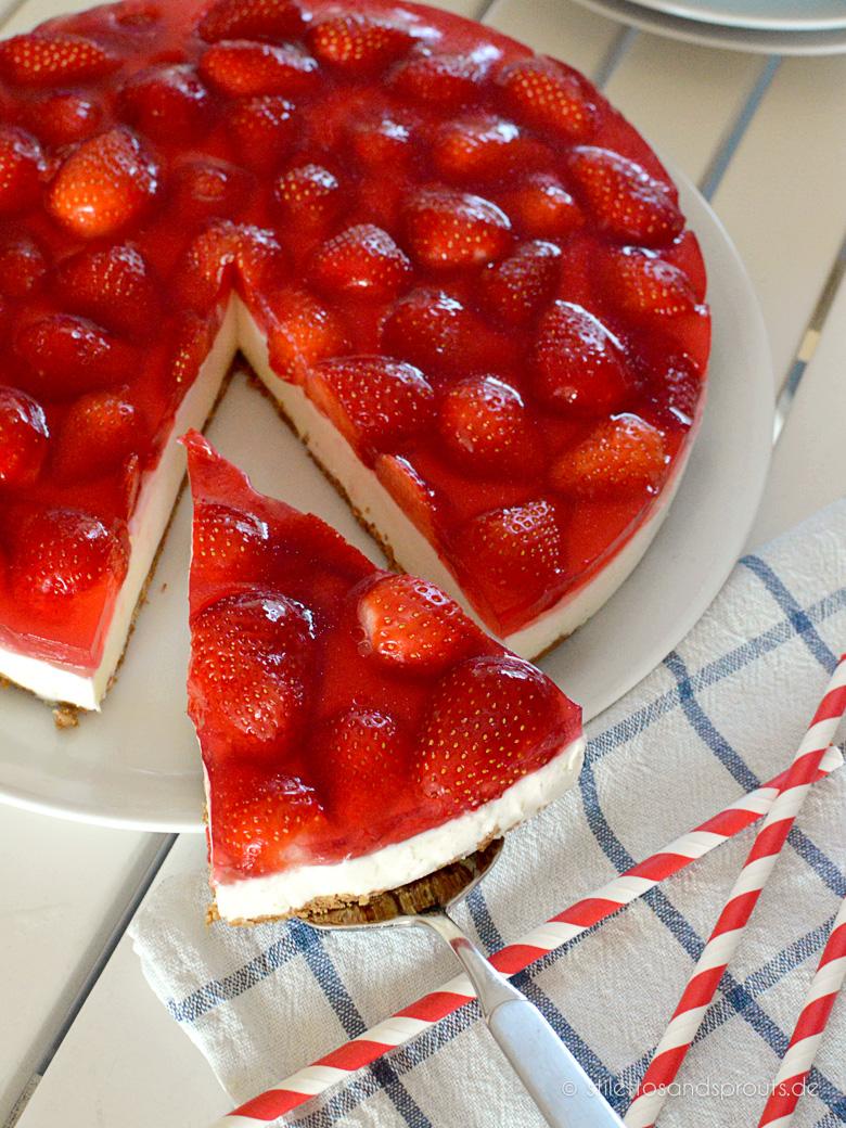 Rezeptbild: No Bake Strawberry Cheesecake mit Joghurt und Kokosmilch