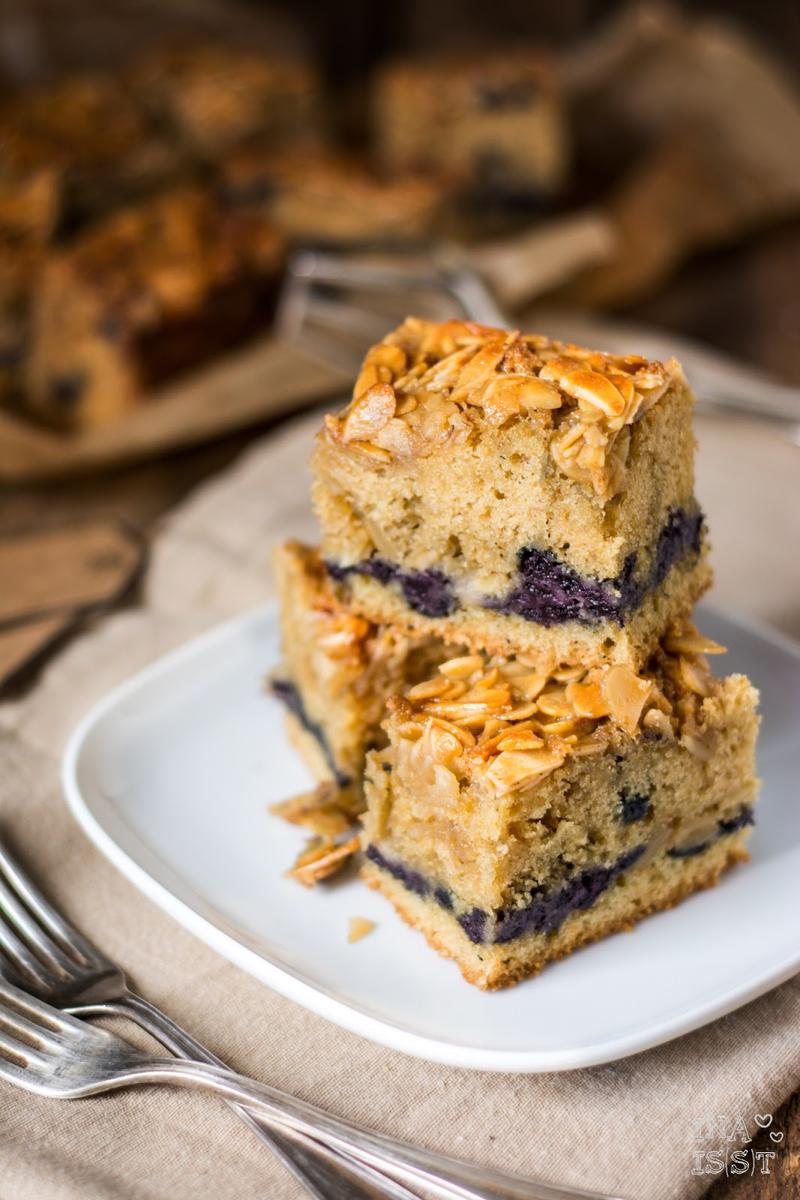 Rezeptbild: Heidelbeer-Mandelkuchen vom Blech