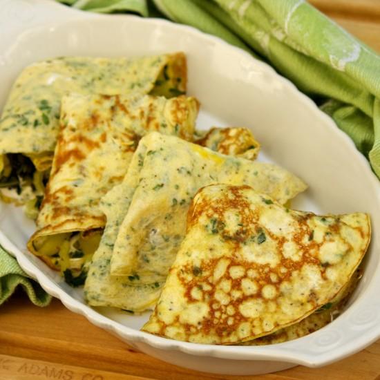 Rezeptbild: Kraeuter-Omelettes mit Mangold und Saffran-Kartoffeln