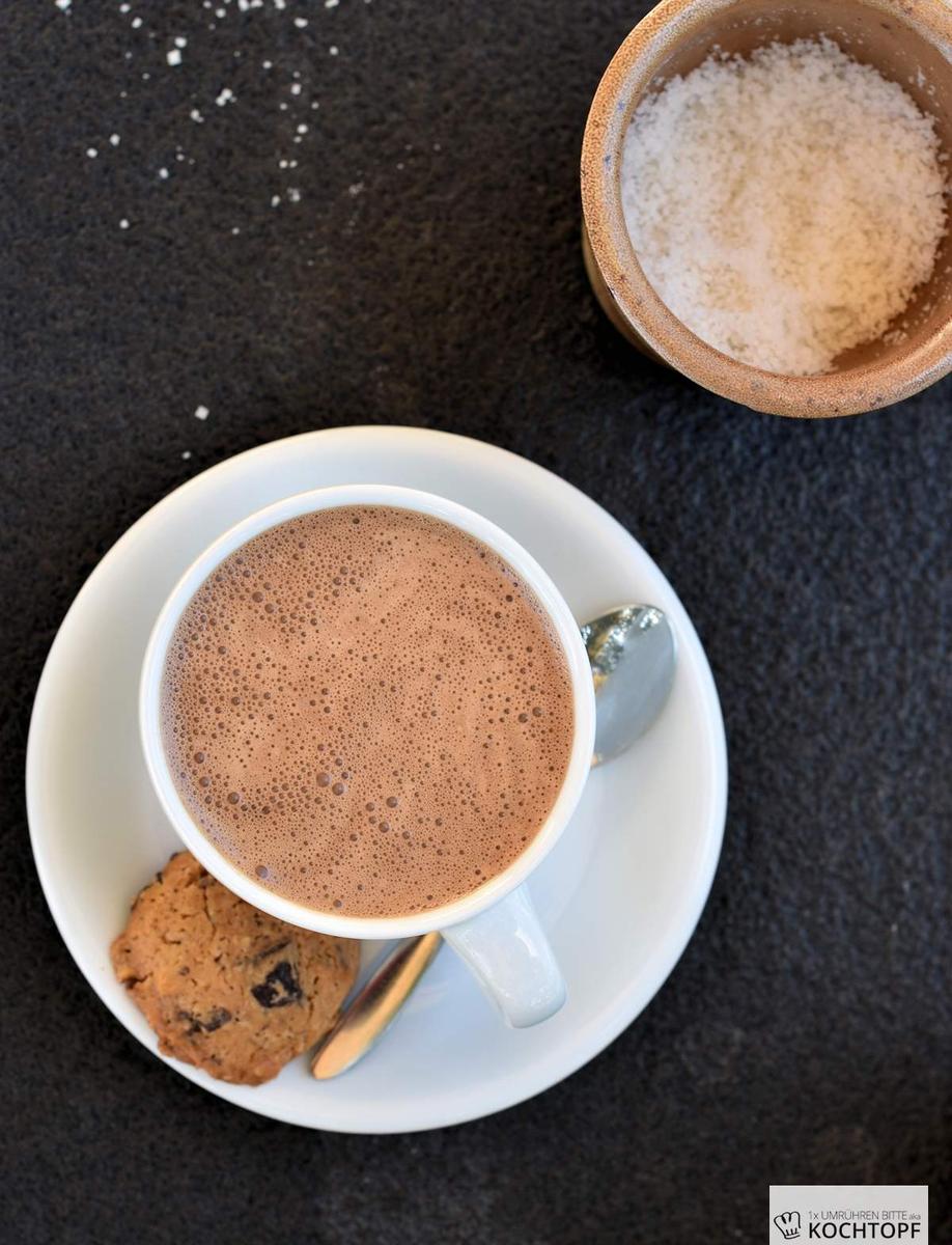 Rezeptbild: Dulce de Leche Hot Chocolate mit Schuss