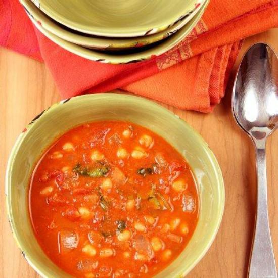 Rezeptbild: Garbanzobohnen in scharfer Tomatensosse