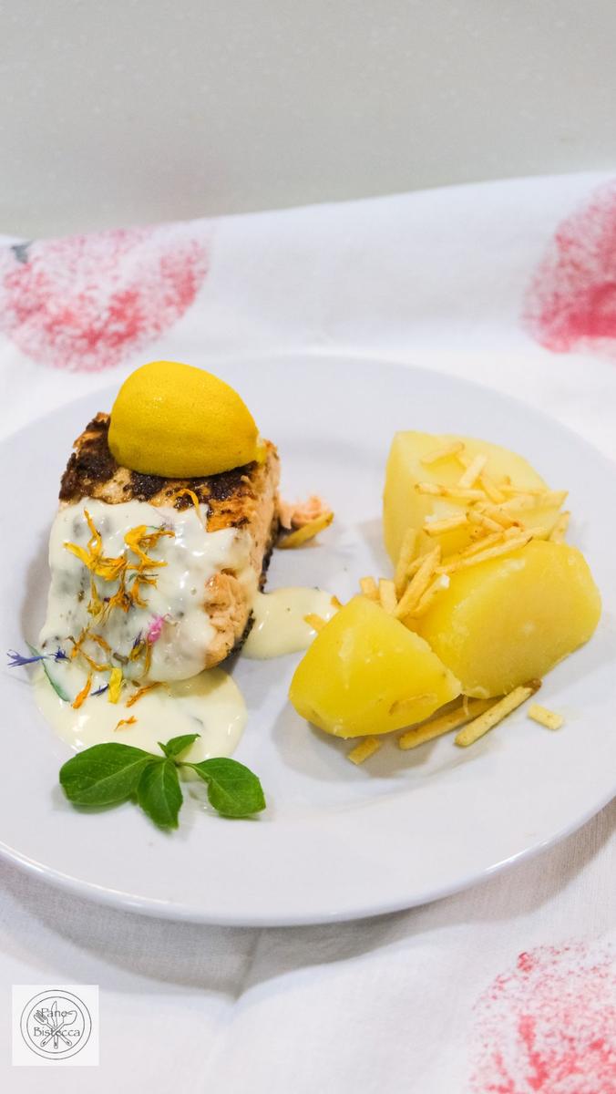 Rezeptbild: Lachs mit Kartoffeln und Sauce Hollandaise