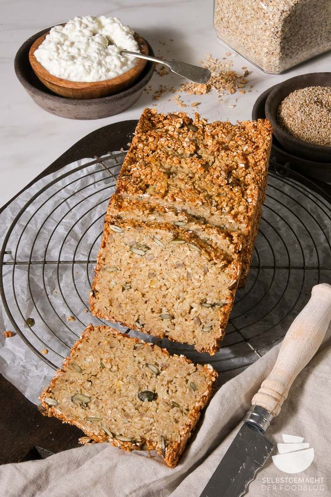 Rezeptbild: Hüttenkäse-Brot mit Haferflocken