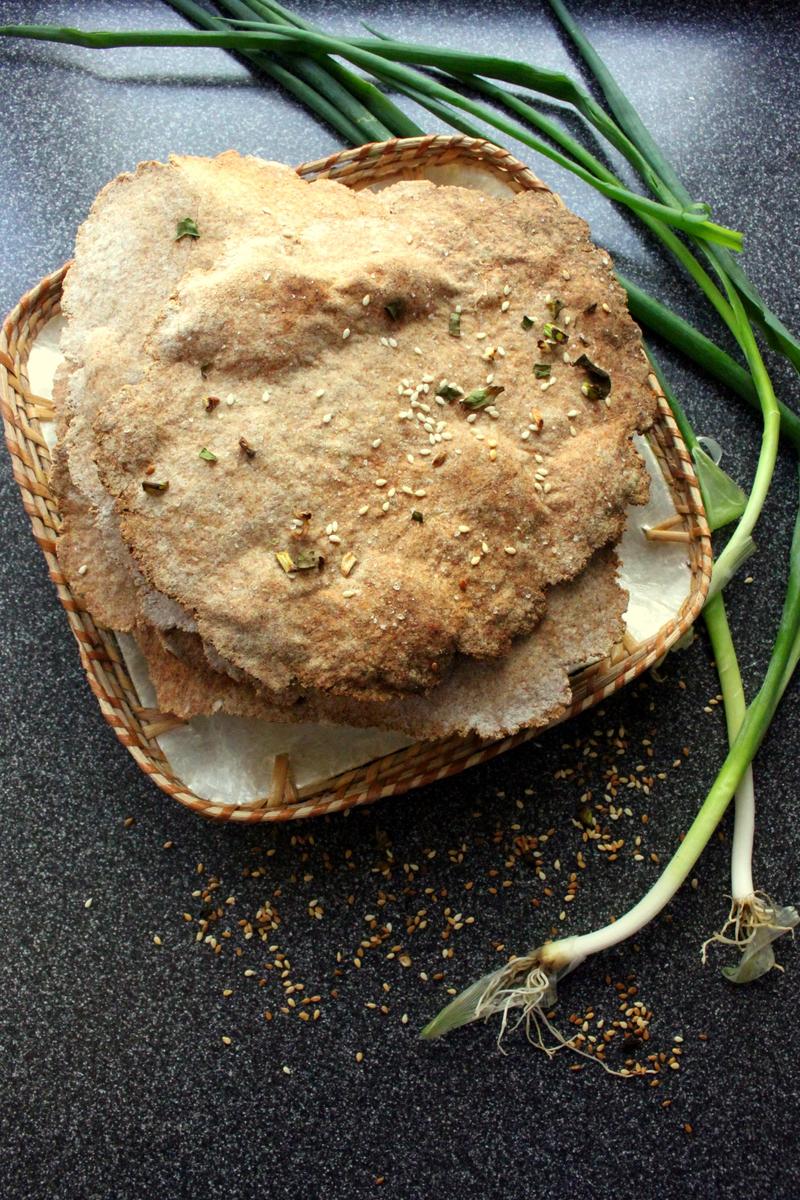 Rezeptbild: Knaeckebrot mit Sesam und Fruehlingszwiebeln