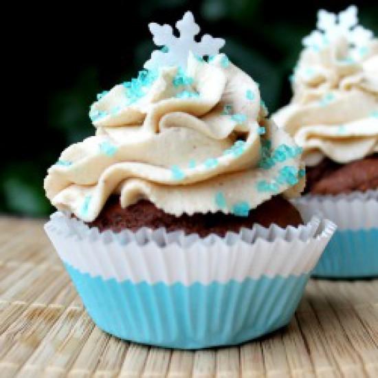 Rezeptbild: Lebkuchencupcakes mit pflaumigem Kern und Zimt-Mascarpone-Topping