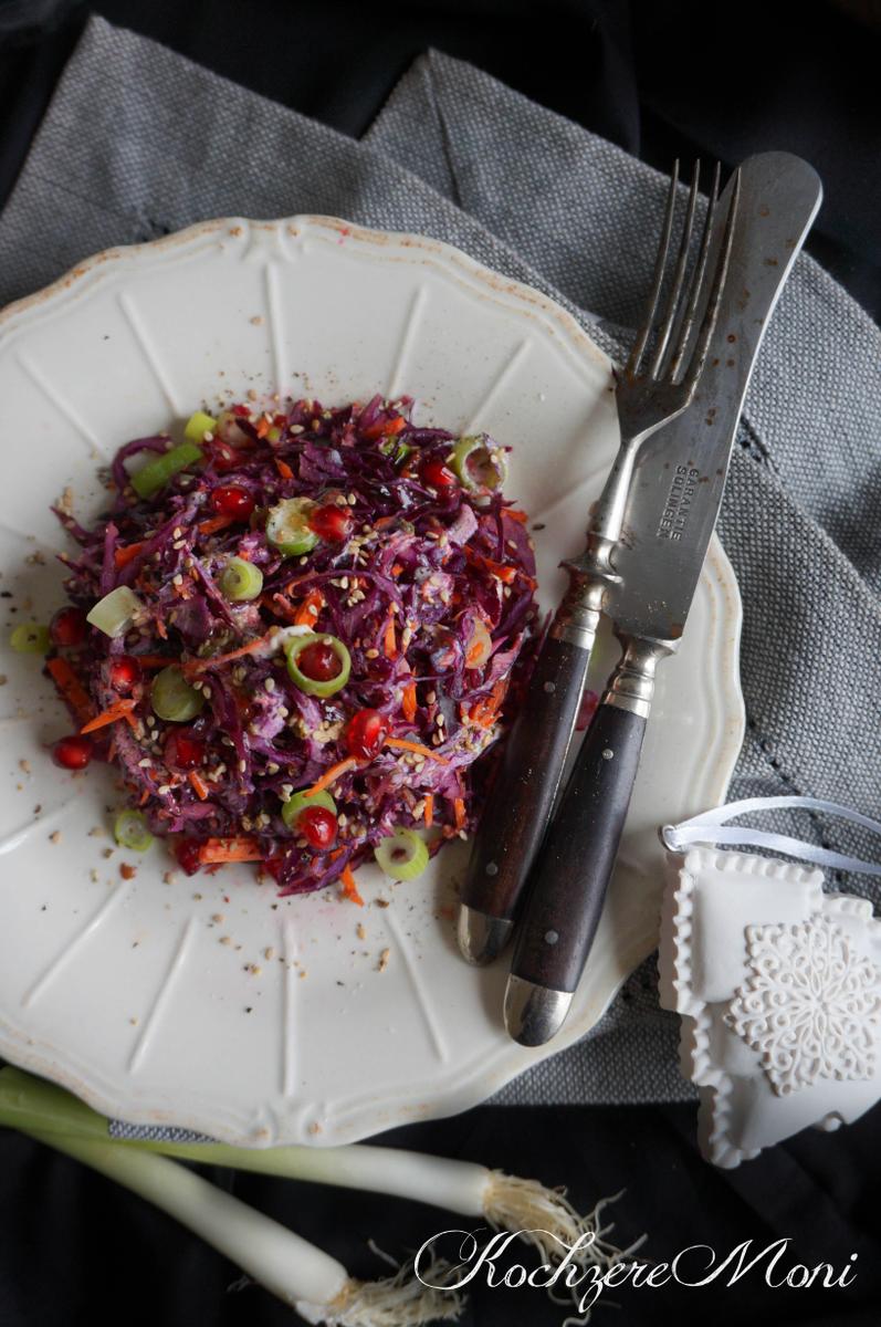 Rezeptbild: Rotkohlsalat mit Honig-Sesam-Dressing