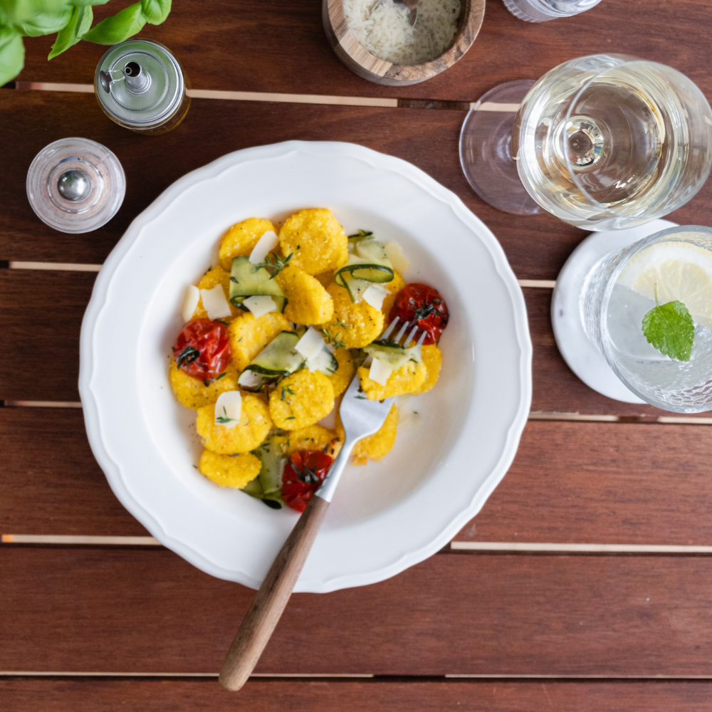 Rezeptbild: Polenta-Gnocchi mit Zucchini und Tomaten