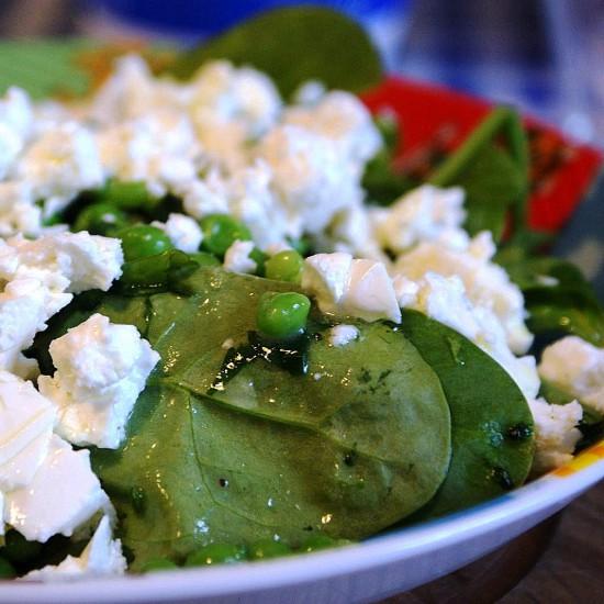 Rezeptbild: Spinatsalat mit Erbsen, Feta und Minze