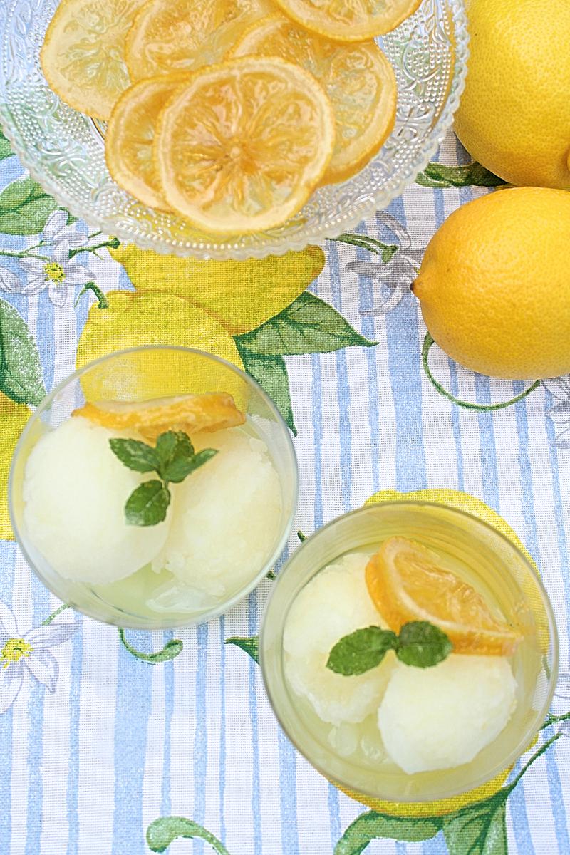 Rezeptbild: Zitronensorbet mit Limoncello und kandierter Zitrone