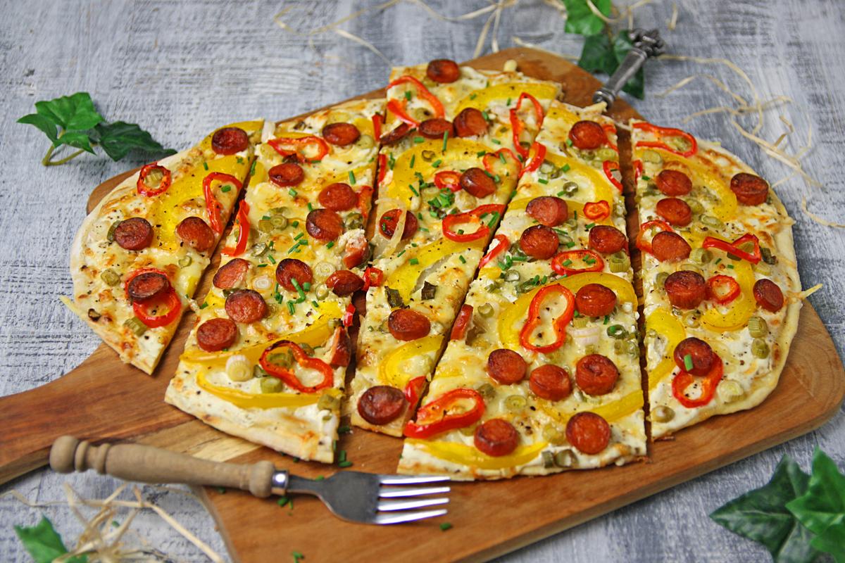 Rezeptbild: Debreziner-Flammkuchen