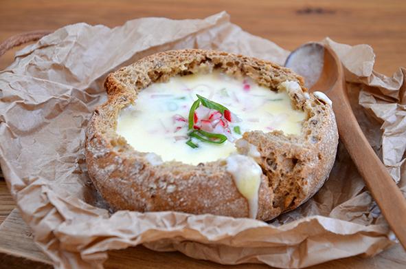 Rezeptbild: Käse-Fondue-Suppe mit Radieschen-Gremolata