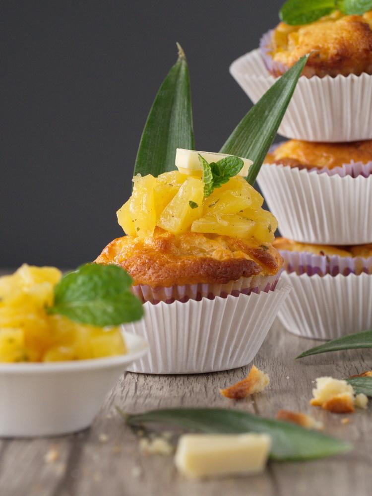 Rezeptbild: Ananas-Muffins mit weißer Schokolade und Minze