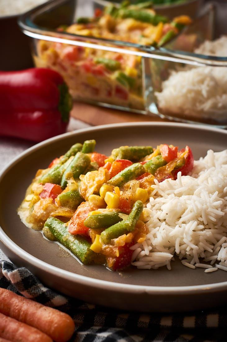 Rezeptbild: Leichte Gemüsepfanne mit Reis – einfach und schnell gemacht