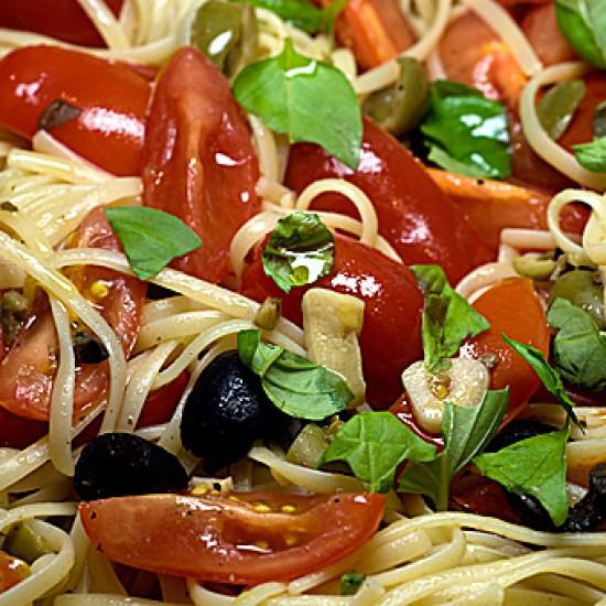 Rezeptbild: Linguine con pomodori, olive e acciuge
