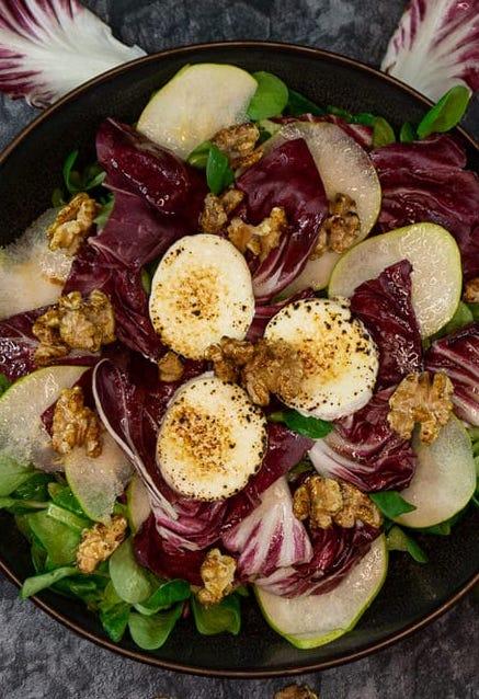 Rezeptbild: Salat mit Ziegenkäse, Radicchio und Walnüssen – winterlicher Genuss
