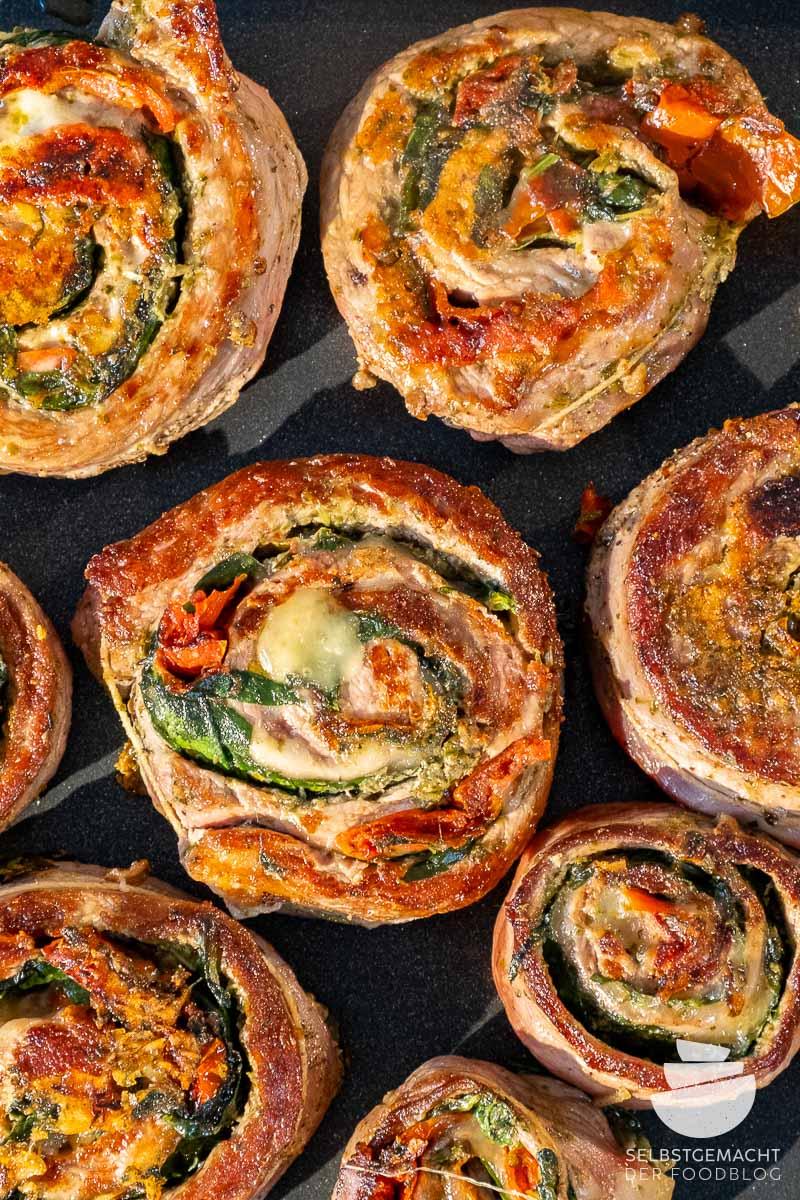 Rezeptbild: Flank Steak Pinwheels mit Pesto, Käse und Tomaten