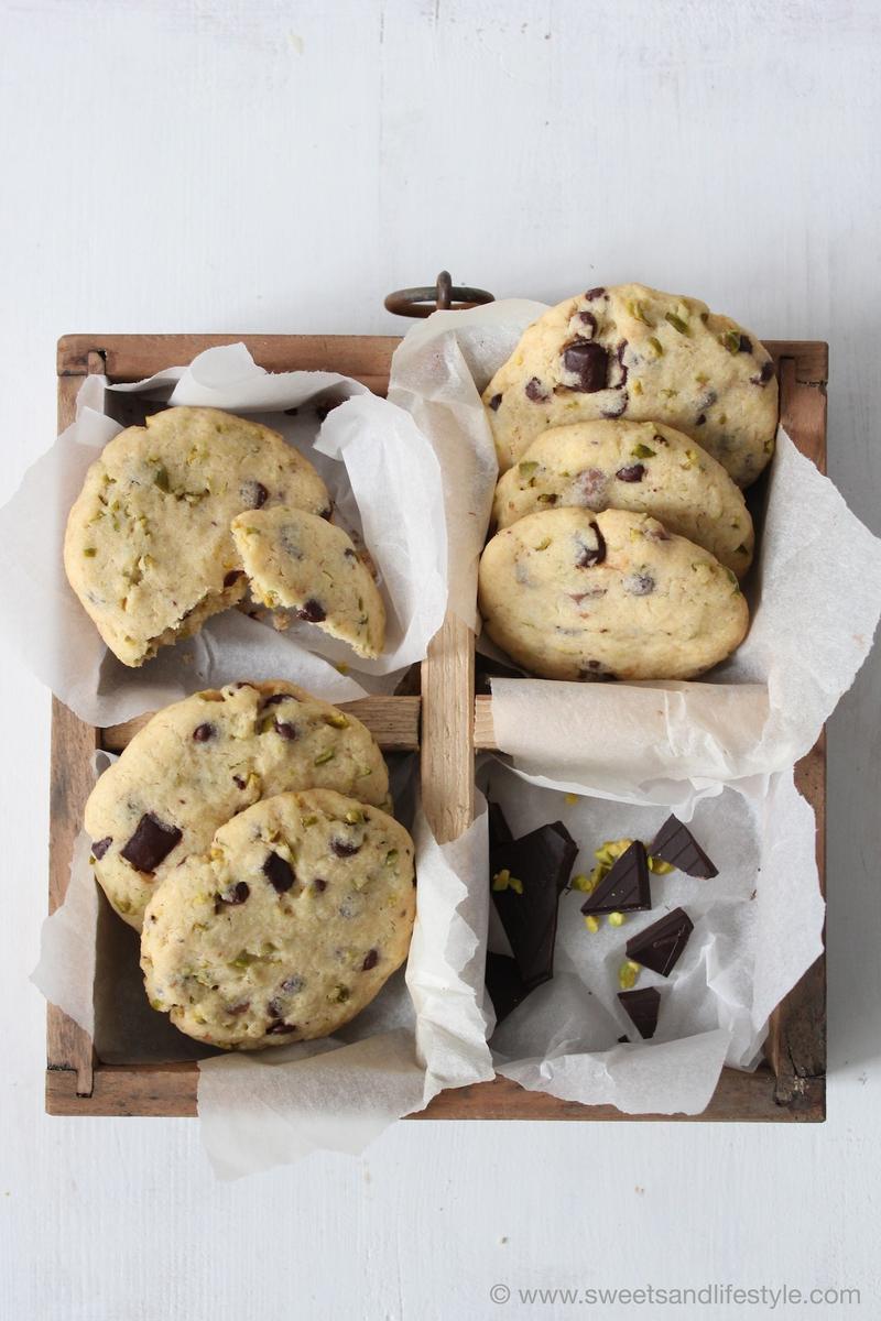 Rezeptbild: Cookies mit dunkler Schokolade und Pistazien
