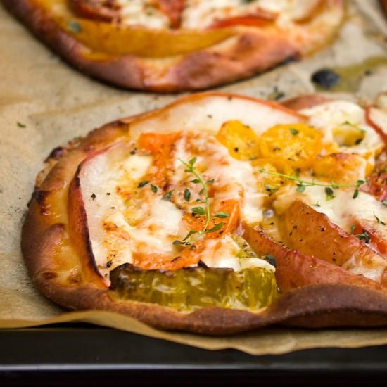 Rezeptbild: Tomaten-Birnen-Pizza mit Ziegenkäse