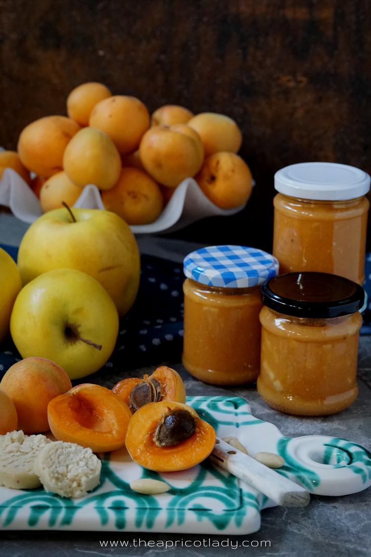Rezeptbild: Marillenmarmelade mit Marzipan & Apfelstückchen