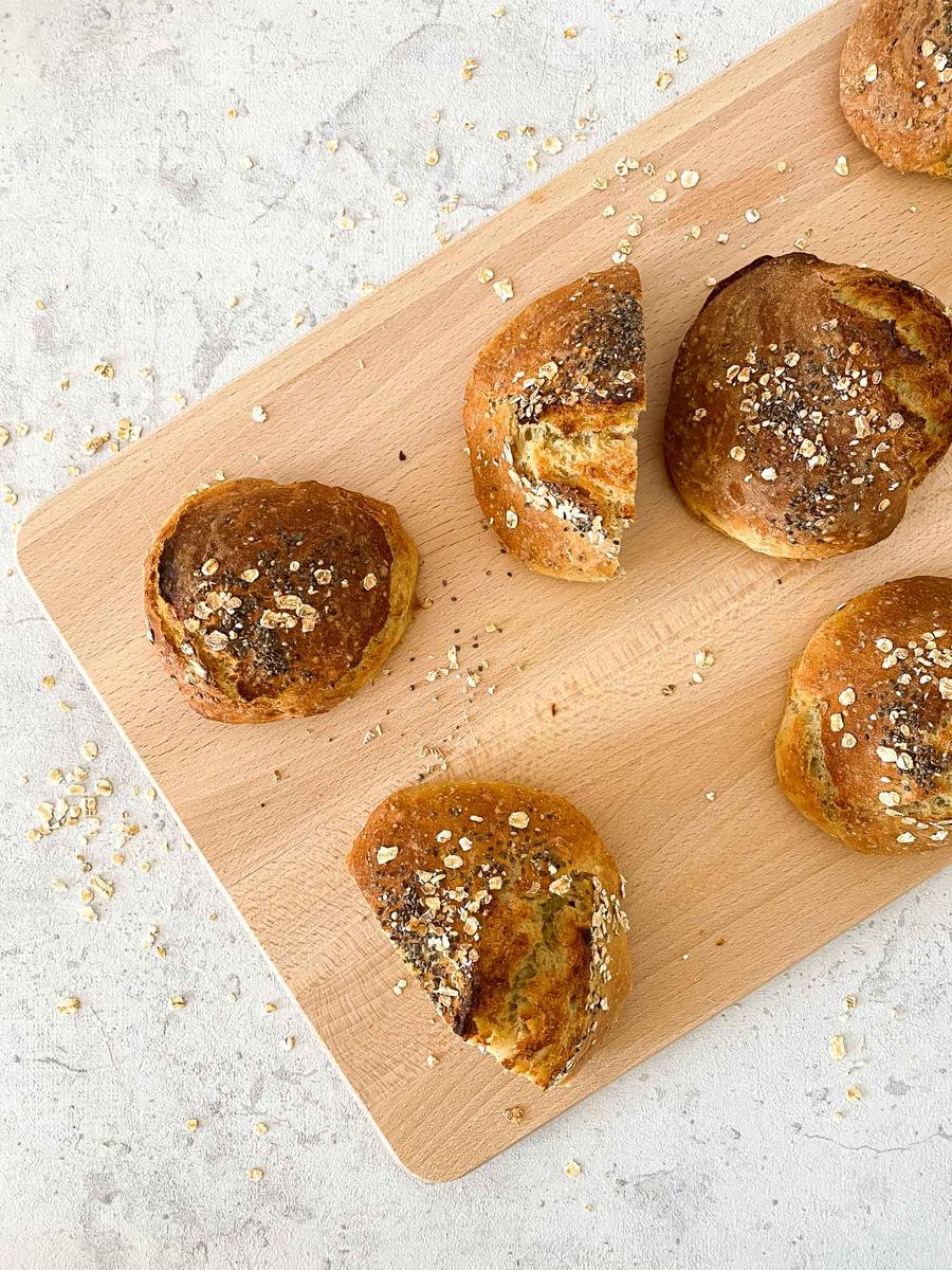 Rezeptbild: Haferbrötchen mit Honig