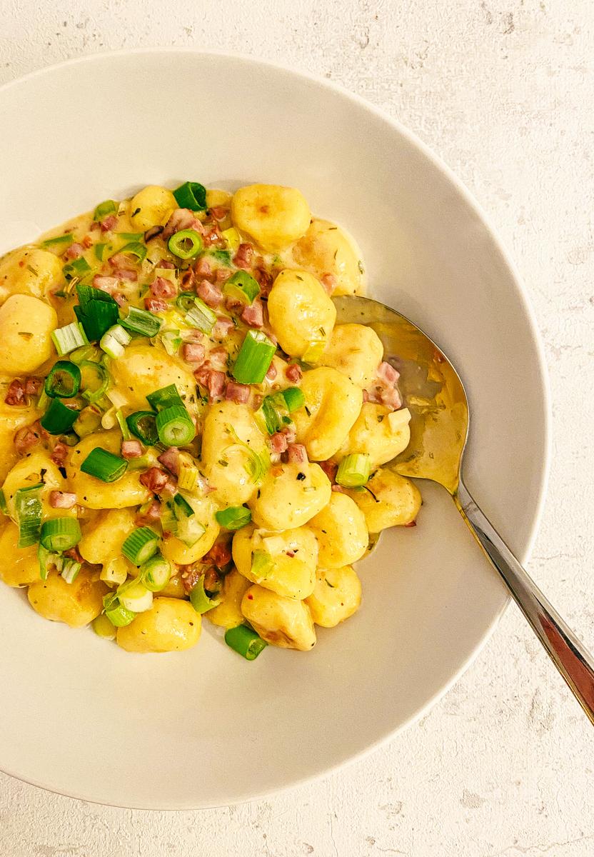 Rezeptbild: cremige Gnocchi mit Lauch und Speck