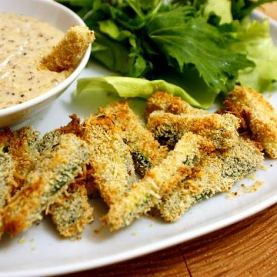 Rezeptbild: Zucchinisticks mit karamellisiertem Zwiebeldipp