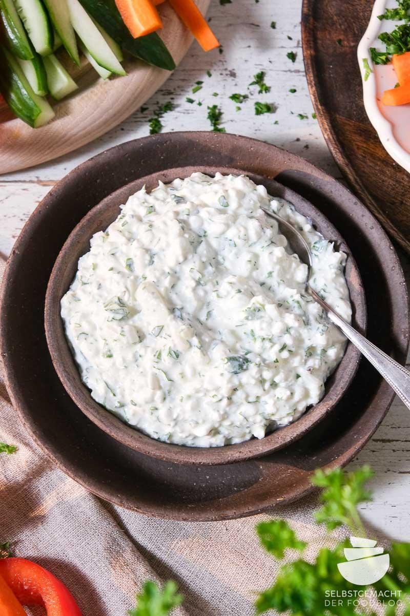 Rezeptbild: Der beste Hüttenkäse Dip in 10 Minuten