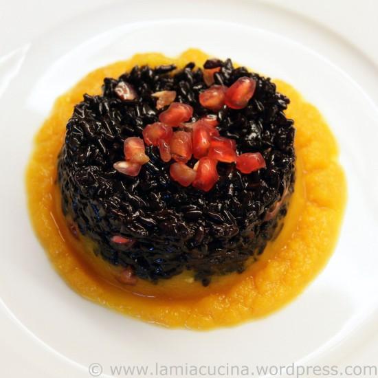 Rezeptbild: Schwarzer Reis mit Granatapfel und Karottencreme