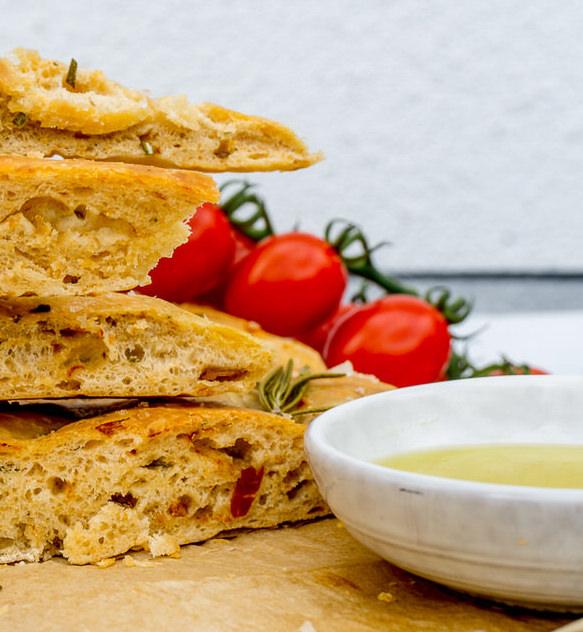 Rezeptbild: Focaccia aus Italien - Italienisches Brot mit getrockneten Tomaten